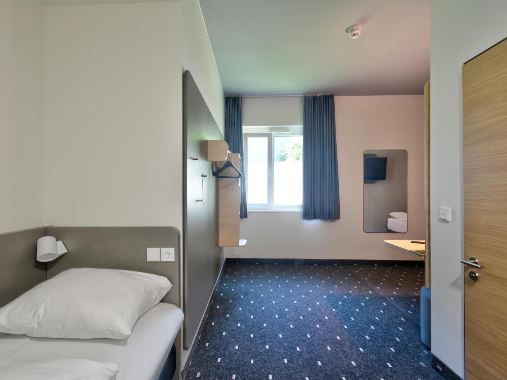 B&B Hotel Bielefeld-City Bagian luar foto